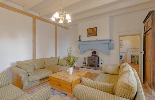 Castillonnes House | Holiday Home "Le Petit Presbytère de Pompiac" with Shared Pool & Wi-Fi