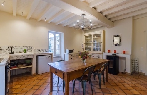 Castillonnes House | Holiday Home "Le Petit Presbytère de Pompiac" with Shared Pool & Wi-Fi