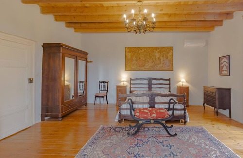 Castillonnes House | Holiday Home "Le Petit Presbytère de Pompiac" with Shared Pool & Wi-Fi