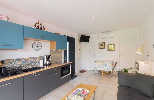 Payzac House | Holiday Home 'Le Pequelet' with Shared Pool, Wi-Fi and Air Conditioning