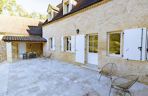 Grolejac House | Holiday Home 'Le Promontoire' with Lake View, Private Terrace and Wi-Fi