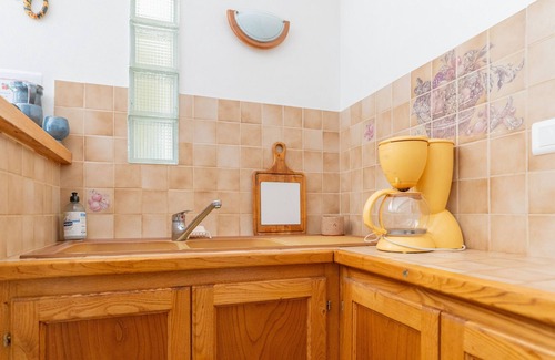 Cazilhac House | Holiday Home 'Le Tinou' with Private Garden and Wi-Fi