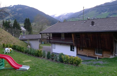 Oberhausen House | Holiday Home 'Lemberger' with Mountain View, Private Terrace and Wi-Fi