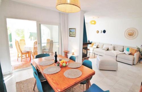 Bell Horizo House | Holiday Home Leon by Interhome