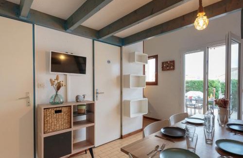 Les Mathes House | Holiday Home Les Charmilles-12 by Interhome