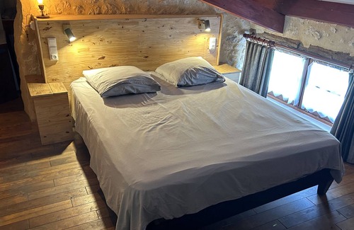 Monflanquin House | Holiday Home 'Les Figuiers De Monflanquin' with Pool, Terrace, Garden & Wi-Fi