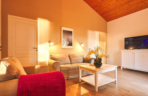 Parentis-en-Born House | Holiday Home Les Cottages du Lac M4 Premium by Interhome