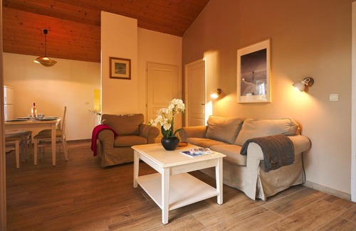 Parentis-en-Born House | Holiday Home Les Cottages du Lac M4 Premium by Interhome