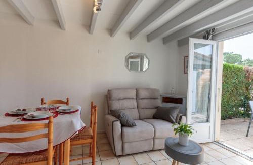 Les Mathes House | Holiday Home Les Jardins de la Palmyre-2 by Interhome