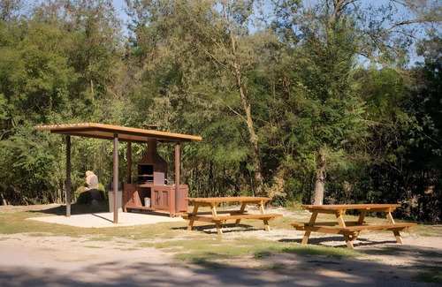 Beguda House | Holiday Home 'Lledoner' with Mountain View, Shared Pool and Wi-Fi