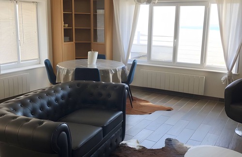 Audinghen Apartment | Holiday Home 'Logement Face Mer' with Sea View