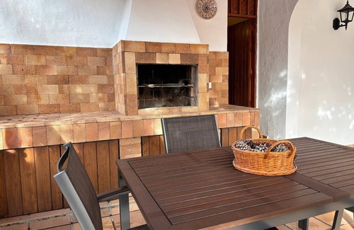 Agaete House | Holiday Home 'Los Mangos' with Sea View, Shared Terrace and Wi-Fi