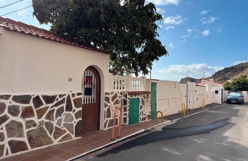 Agaete House | Holiday Home 'Los Mangos' with Sea View, Shared Terrace and Wi-Fi