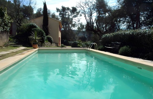 Le Tholonet House | Holiday Home 'Lou Jas Dé Raféou - Gîte Raphaël' with Mountain View, Wi-Fi and Air Conditioning