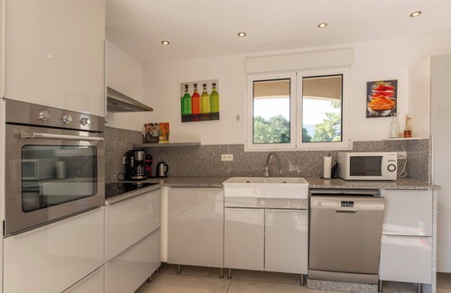 Les Salelles House | Holiday Home 'Luminières 2' with Mountain View, Wi-Fi and Air Conditioning