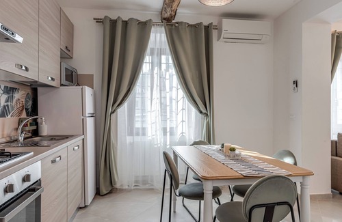 Luco di Mugello House | Holiday Home 'Malachite Suite' with Wi-Fi and Air Conditioning