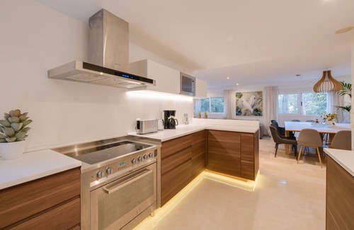 Crestatx House | Holiday Home 'Magna' with Private Pool, Wi-Fi and Air Conditioning