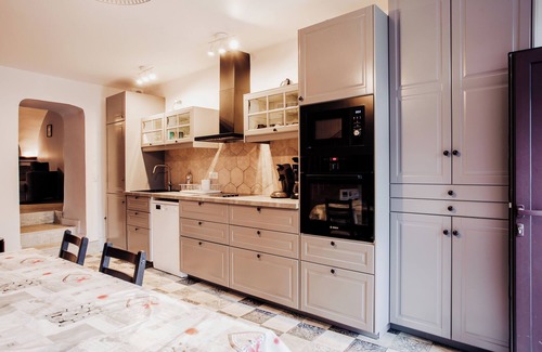 Novallay House | Holiday Home 'Maison 3 Vallées Val Thorens' with Private Garden and Balcony