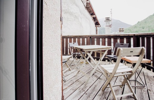 Novallay House | Holiday Home 'Maison 3 Vallées Val Thorens' with Private Garden and Balcony