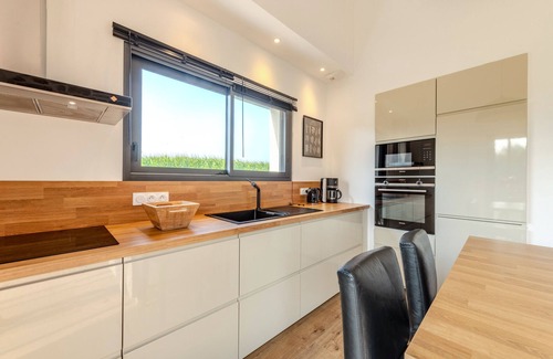 Saint-Fregant House | Holiday Home 'Maison - Spa - Proche Plage Et Gr34' with Terrace, Garden and Wi-Fi