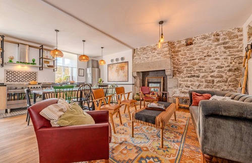 Lesneven House | Holiday Home 'Maison 8 Pers Plein Centre Ville' with Private Terrace, Private Garden and Wi-Fi