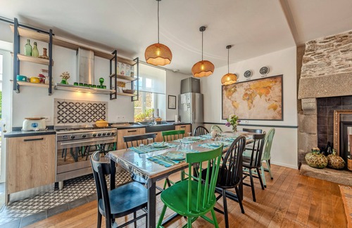 Lesneven House | Holiday Home 'Maison 8 Pers Plein Centre Ville' with Private Terrace, Private Garden and Wi-Fi