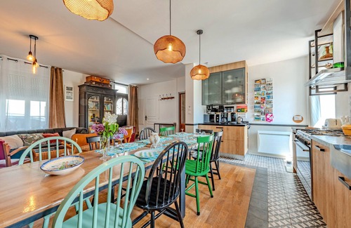 Lesneven House | Holiday Home 'Maison 8 Pers Plein Centre Ville' with Private Terrace, Private Garden and Wi-Fi