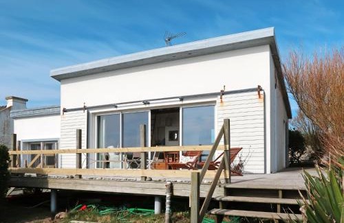 Lanildut House | Holiday Home Maison d'en haut - LDT104 by Interhome