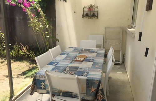 Ile-d'Aix House | Holiday Home 'Maison De Village' with Private Terrace, Private Garden and Wi-Fi