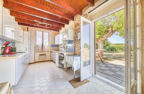 Cavignac House | Holiday Home 'Maison De Campagne Avec Jardin' with Private Terrace, Private Garden and Air Conditioning