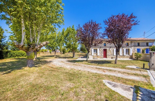 Cavignac House | Holiday Home 'Maison De Campagne Avec Jardin' with Private Terrace, Private Garden and Air Conditioning