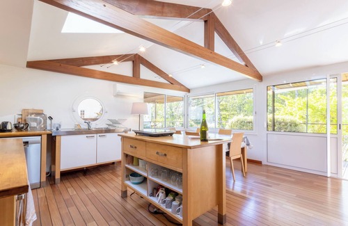 Combrit House | Holiday Home 'Maison De Kerobistin - Beach 150m Away' with Sea View, Wi-Fi and Air Conditioning