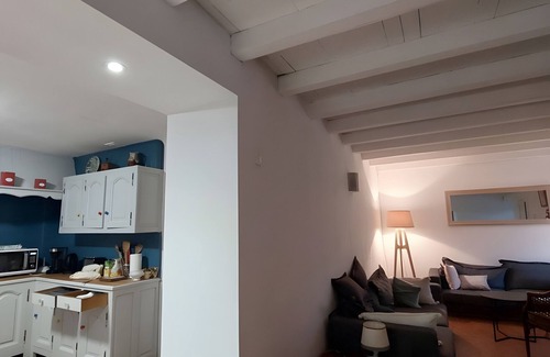 Poggiolo House | Holiday Home 'Maison De Jeannette' with Mountain View, Private Terrace and Wi-Fi