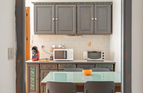 Saintes House | Holiday Home 'Maison De Famille' with Private Terrace and Garden