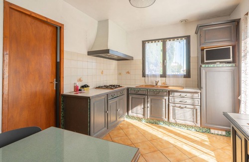 Saintes House | Holiday Home 'Maison De Famille' with Private Terrace and Garden