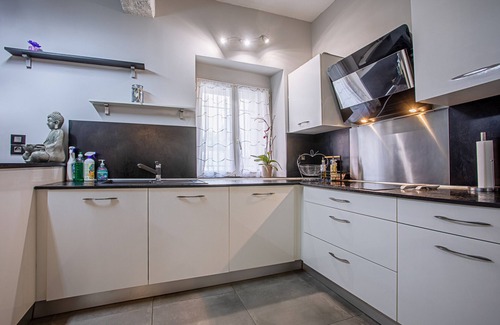 Carces House | Holiday Home 'Maison De Village Carcès' with Wi-Fi and Air Conditioning