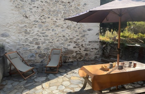 Orgeix House | Holiday Home 'Maison De Village' with Private Terrace