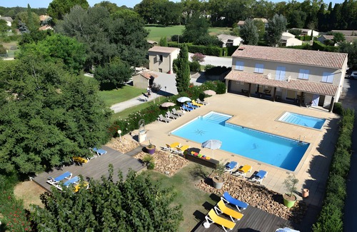Raphele-les-Arles House | Holiday Home 'Maison De Vacances Fontenelle' with Shared Pool, Wi-Fi and Air Conditioning