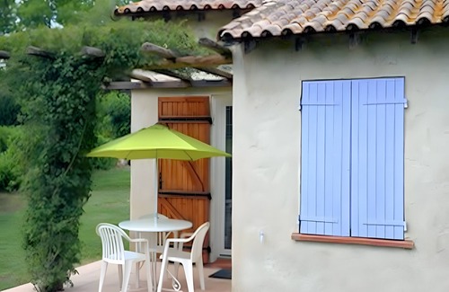 Raphele-les-Arles House | Holiday Home 'Maison De Vacances Fontenelle' with Shared Pool, Wi-Fi and Air Conditioning