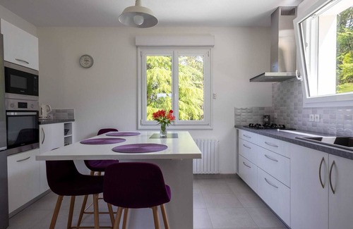 Plouisy House | Holiday Home 'Maison Familiale' with Private Terrace, Private Garden and Wi-Fi