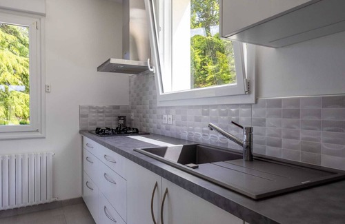 Plouisy House | Holiday Home 'Maison Familiale' with Private Terrace, Private Garden and Wi-Fi