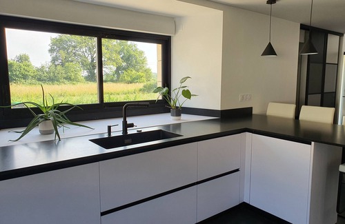 Branderion House | Holiday Home 'Maison De Campagne Proche De La Mer' with Private Pool, Private Terrace and Wi-Fi