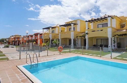 Luz de Tavira House | Holiday Home 'Mar Azul - Lux Tavira' with Shared Pool, Wi-Fi and Air Conditioning