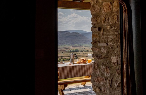 Allepuz House | Holiday Home 'Masía Casa Rullo' with Mountain View, Private Terrace and Wi-Fi