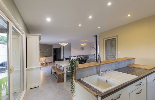 Brujas House | Holiday Home 'Mas D'alex - Piscine' with Private Pool, Private Terrace and Wi-Fi