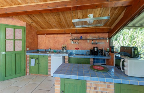 Courry House | Holiday Home 'Mas Le Bragalou' with Mountain View, Private Pool and Wi-Fi