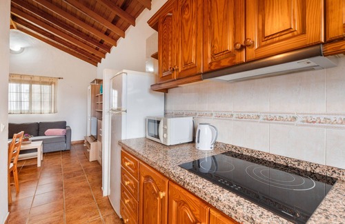 Mocanal House | Holiday Home 'Montaña De Aguarijo' with Mountain View, Private Terrace and Wi-Fi