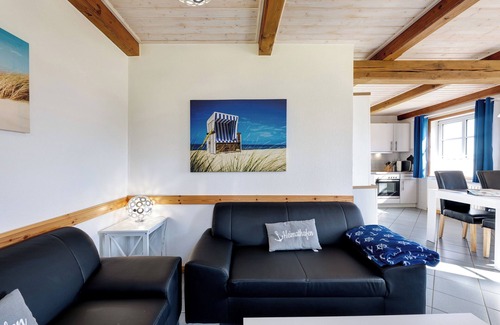 Fahretoft House | Holiday Home 'Möwe' with Private Terrace and Wi-Fi