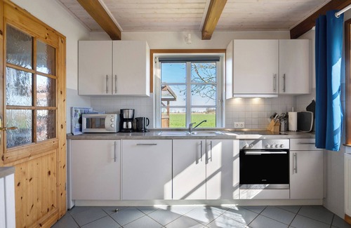 Fahretoft House | Holiday Home 'Möwe' with Private Terrace and Wi-Fi