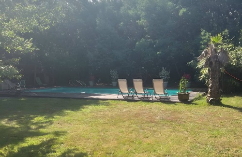 Merignac House | Holiday Home 'Namasté' with Private Pool, Private Terrace and Wi-Fi